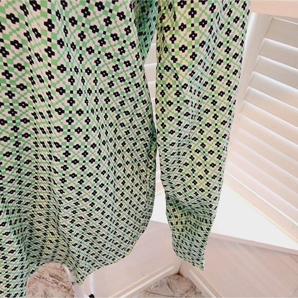 Joie Jira Silk Blouse Green Blue White Geometric Size Small - Picture 7 of 8